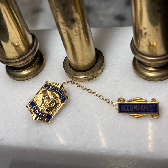 Gold and Blue Accompanist Band Clarinet Lapel Pin - Picture 6 of 6